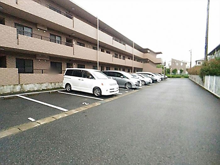 28/30 駐車場