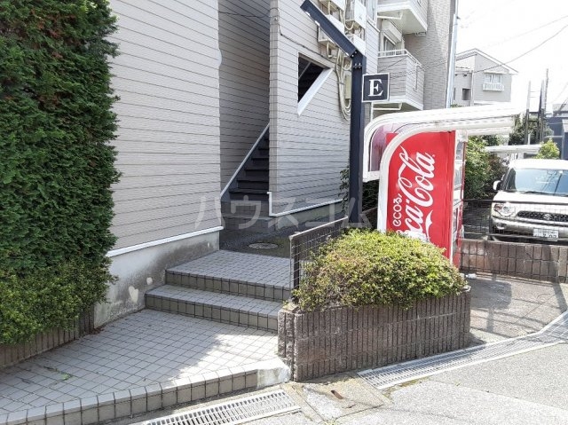 28/30 エントランス