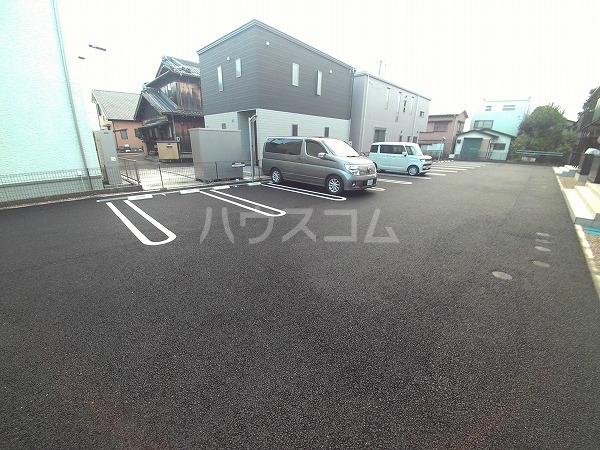 27/30 駐車場