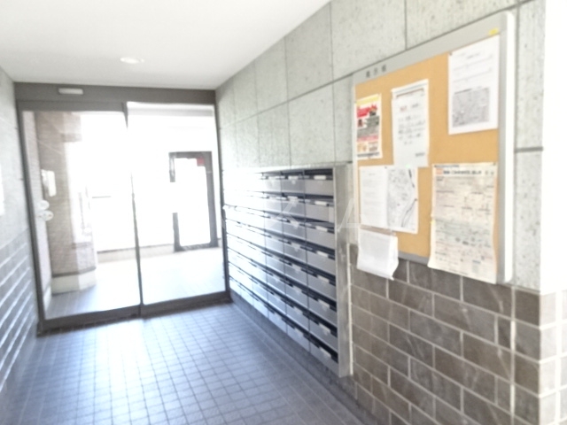 24/30 エントランス