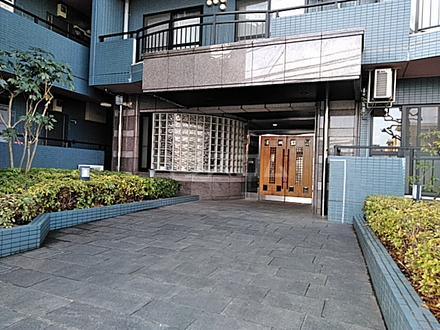 28/30 エントランス