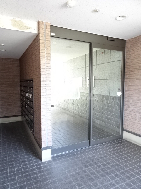 23/30 エントランス