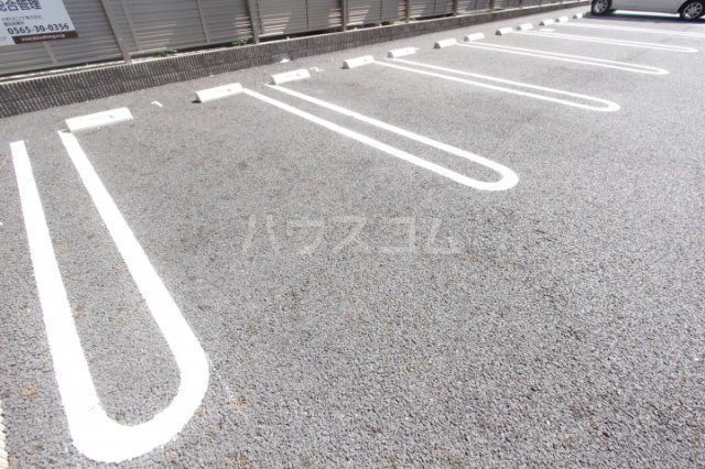 25/30 駐車場