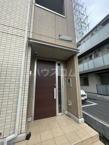 23/30 エントランス