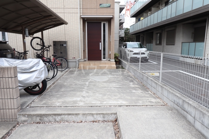 22/30 エントランス