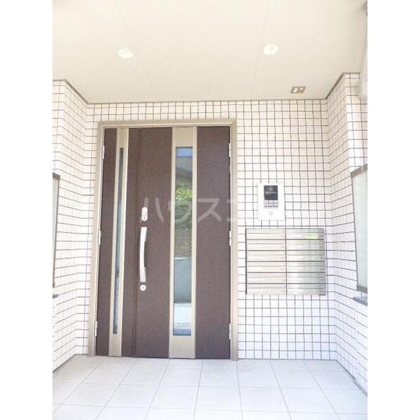 16/19 エントランス