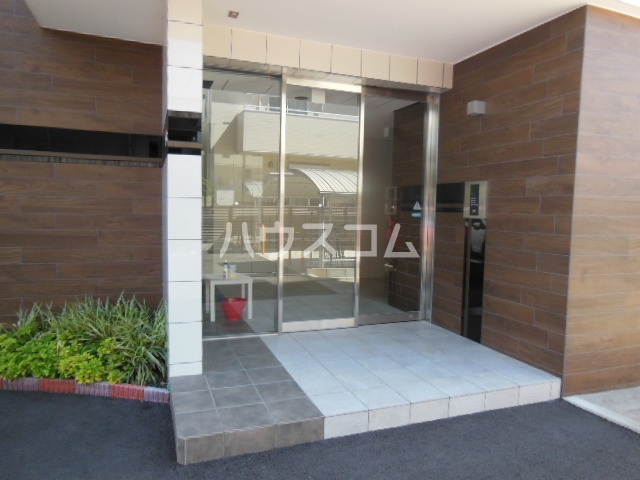 26/28 エントランス