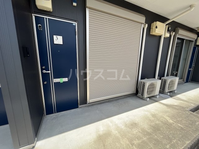 28/30 エントランス