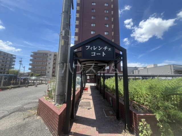 21/30 エントランス
