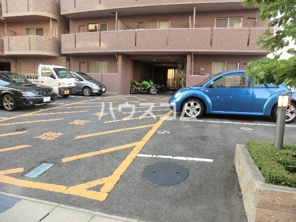 20/28 駐車場