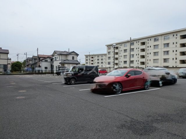28/30 駐車場