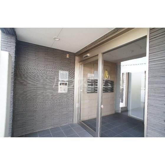 20/23 エントランス