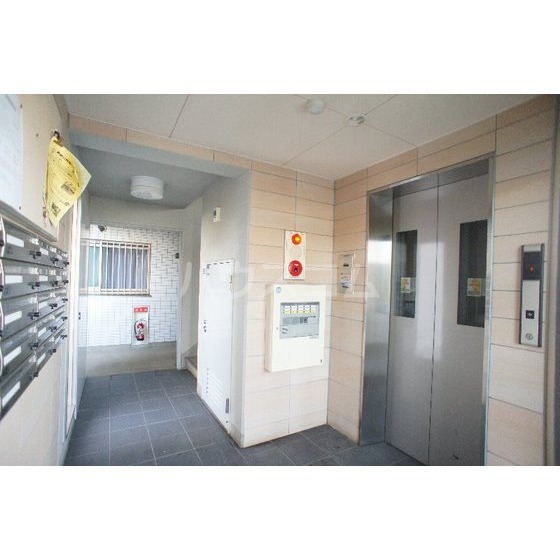 21/23 エントランス