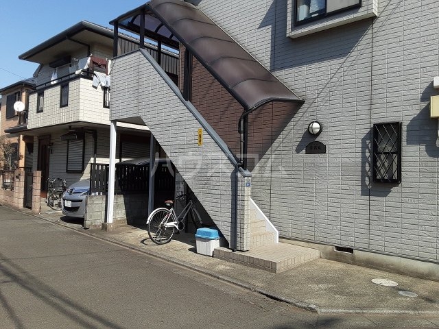 28/30 エントランス