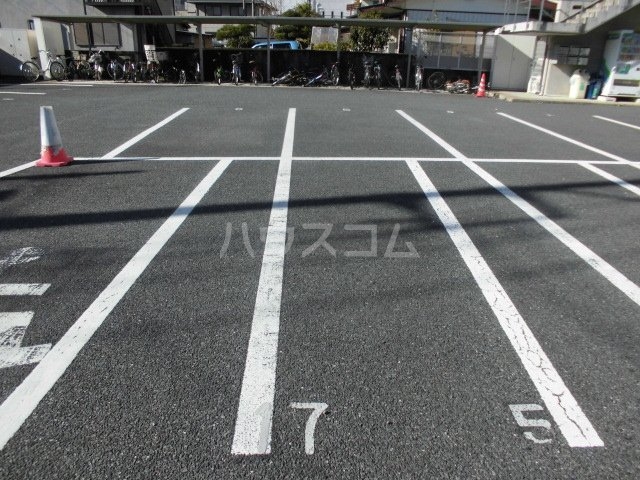 27/30 駐車場