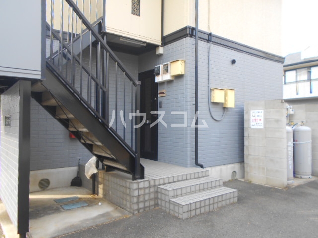 18/27 エントランス