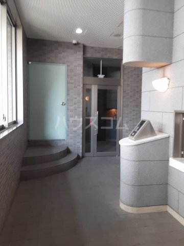 26/30 エントランス