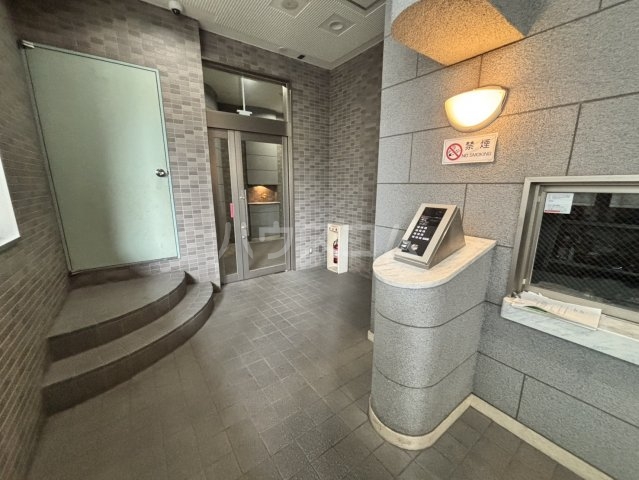 23/30 エントランス