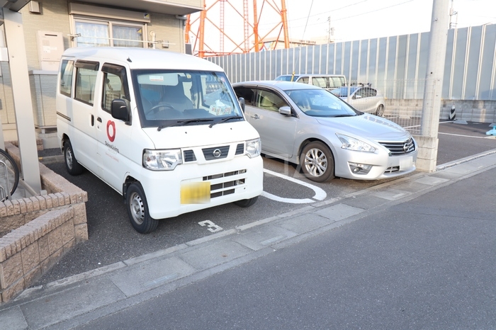 18/27 駐車場