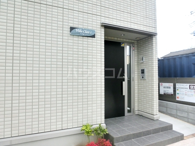 27/30 エントランス