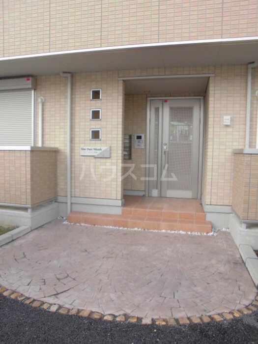 18/28 エントランス