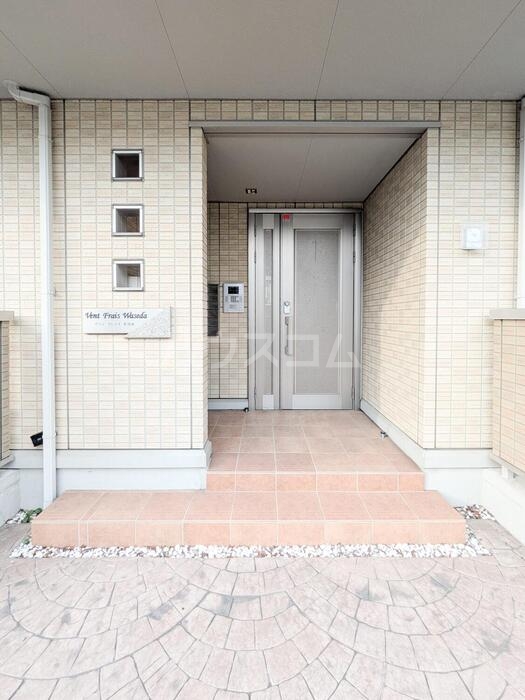 15/26 エントランス