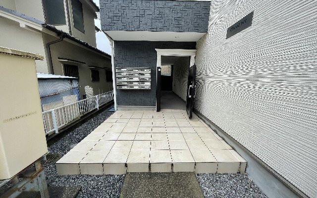 25/30 エントランス