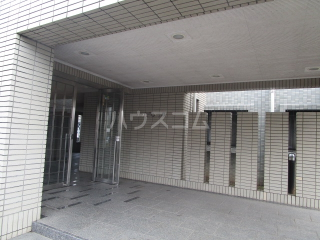 21/30 エントランス