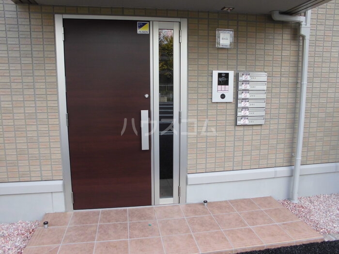 19/30 エントランス