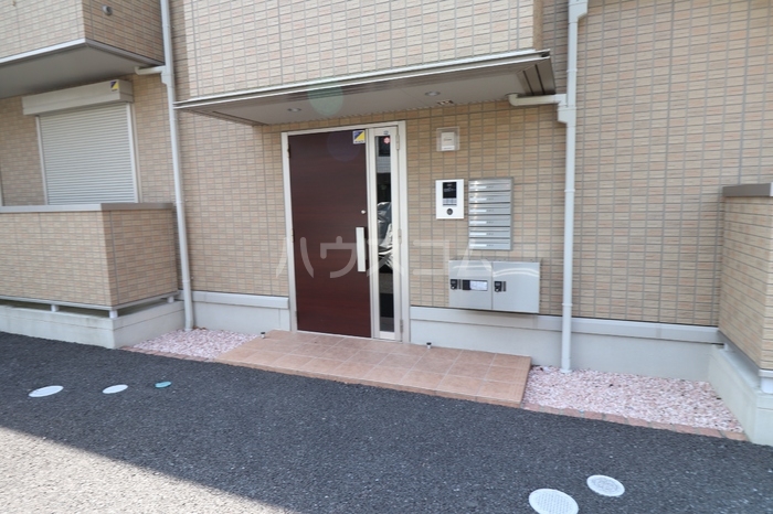 16/27 エントランス