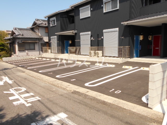 2/7 駐車場