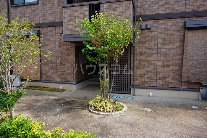 18/30 エントランス