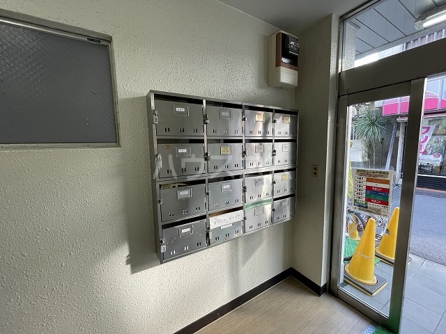 20/23 エントランス