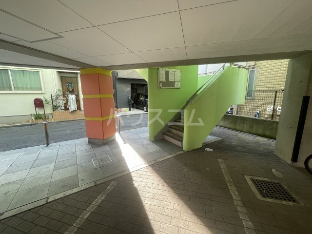 21/25 エントランス