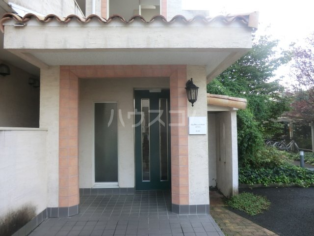 27/30 エントランス