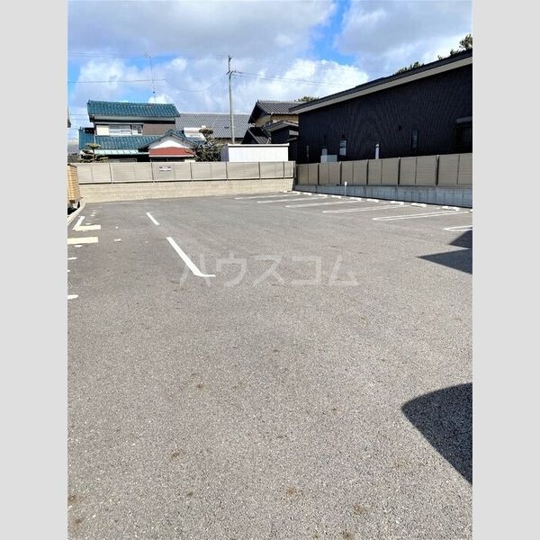 13/23 駐車場