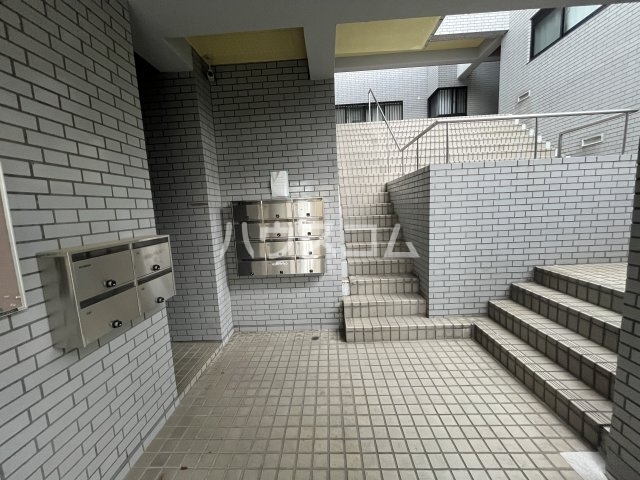 16/20 エントランス