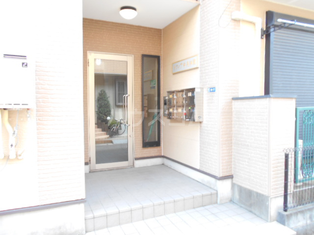 24/30 エントランス