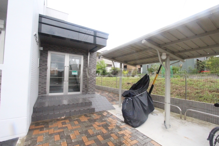 21/30 エントランス