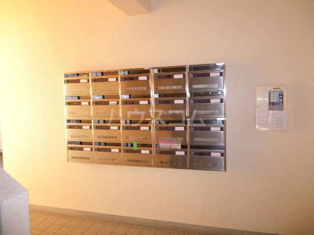 13/14 エントランス