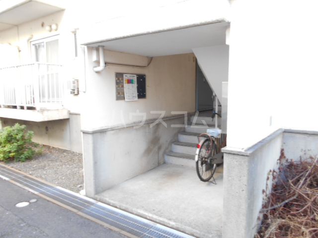 28/30 エントランス