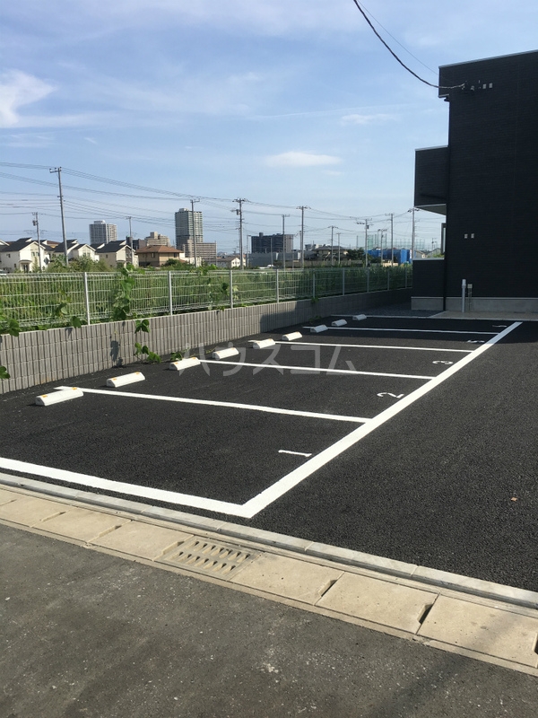 23/30 駐車場
