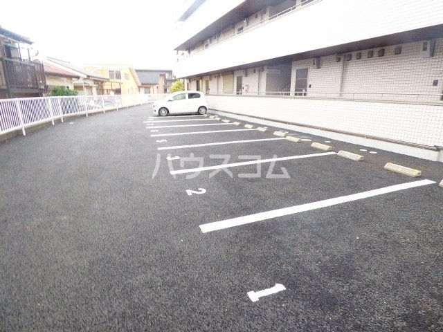 22/30 駐車場