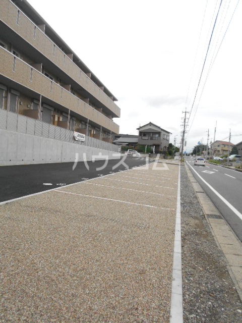 25/30 駐車場