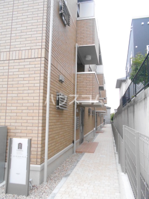 24/30 エントランス