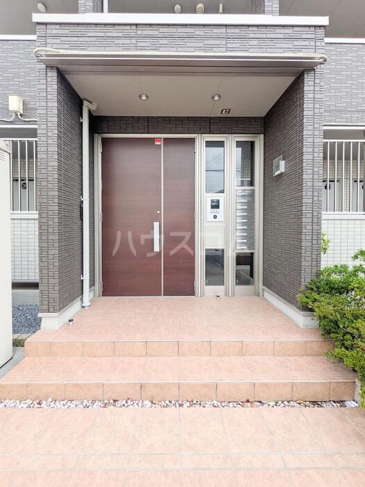 16/25 エントランス