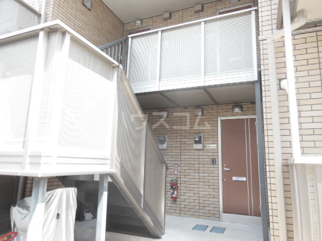 27/30 エントランス