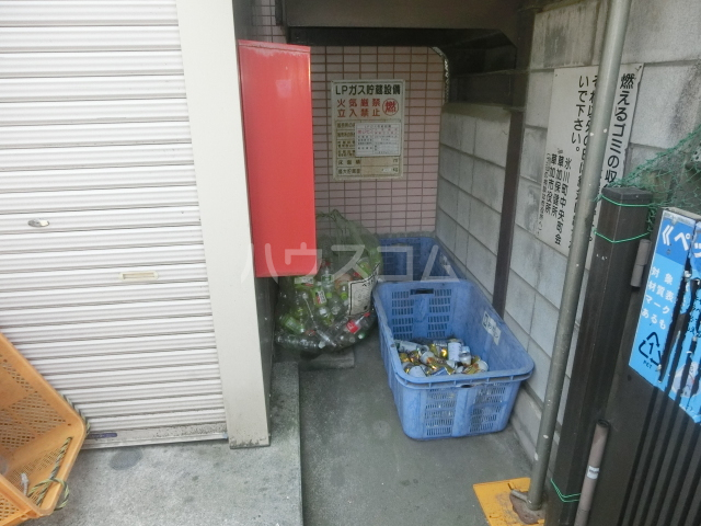 28/30 エントランス