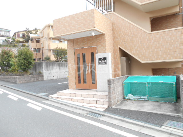 18/25 エントランス