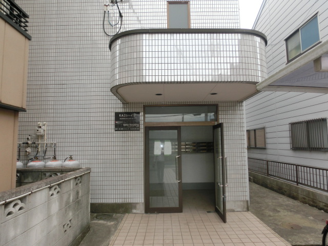 18/27 エントランス